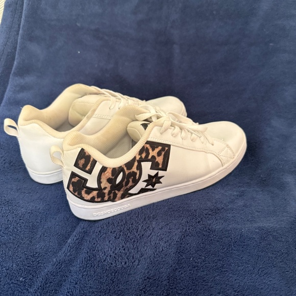 DC Women's Court Graffik Shoes-Leopard Print-Rare-8.5 - Picture 4 of 8